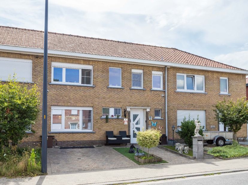 Otegem (Zwevegem): Leuke woning op rustige locatie.Deze woning, gelegen in een rustige straat biedt een mooie kans voor mensen die een instapklare won