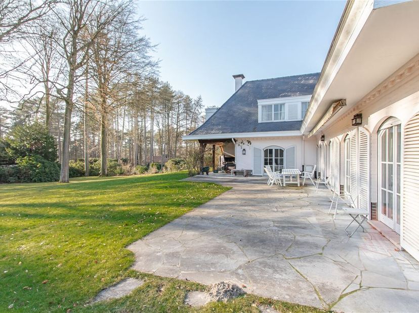 Wijk Clairbois - Schitterend pand gebouwd begin jaren 70, gelegen op een perceel van 37A14CA perfect ZW georiënteerd en biedt een exclusieve woonlocat