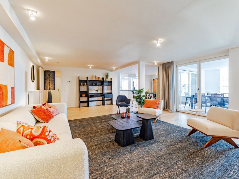 ETTERBEEK-Merode, tegenover het Jubelpark en op een boogscheut van de Europese Instellingen, prestigieus PENTHOUSE (3 sl.k. / 3 badk.) in duplex van 1
