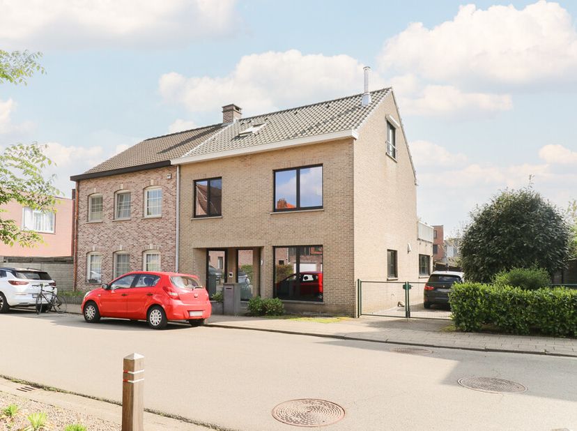[[ DIT PAND NEEMT DEEL AAN DE ERA OPEN HUIZEN DAG OP 14/6 VAN 9:30 TOT 10:30 ]] Gelegen in de charmante omgeving van Borsbeek, biedt deze woning het b