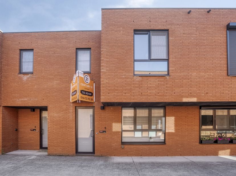 Deze eigentijdse recente woning uit 2012 bevindt zich in het hart van het nieuwe centrum van Kessel-Lo. Deze woning geniet van een zeer gunstige locat