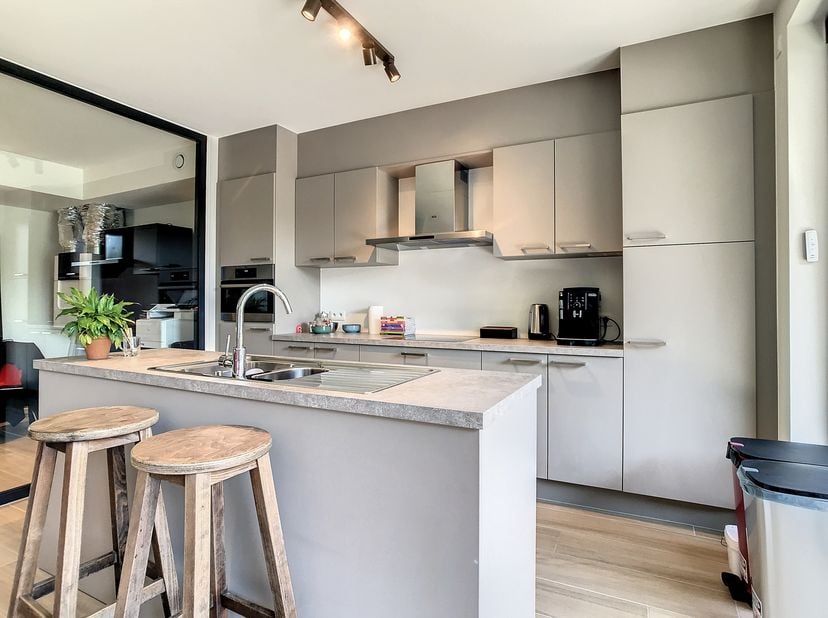 Erkende assistentiewoning te koop in Hoogstraten die bewoners toelaten beschermd en zelfstandig te wonen!&lt;br /&gt;
INDELING:&lt;br /&gt;
- inkomhal met vestiai