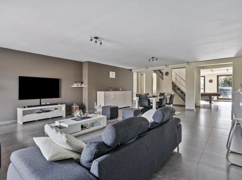 UNIEK APPARTEMENT VAN 294M² MET VIER SLAAPKAMERS EN RIANTE LEEFRUIMTES&lt;br /&gt;
Ontdek het grootste appartement van Diepenbeek en omgeving. Op zoek naar