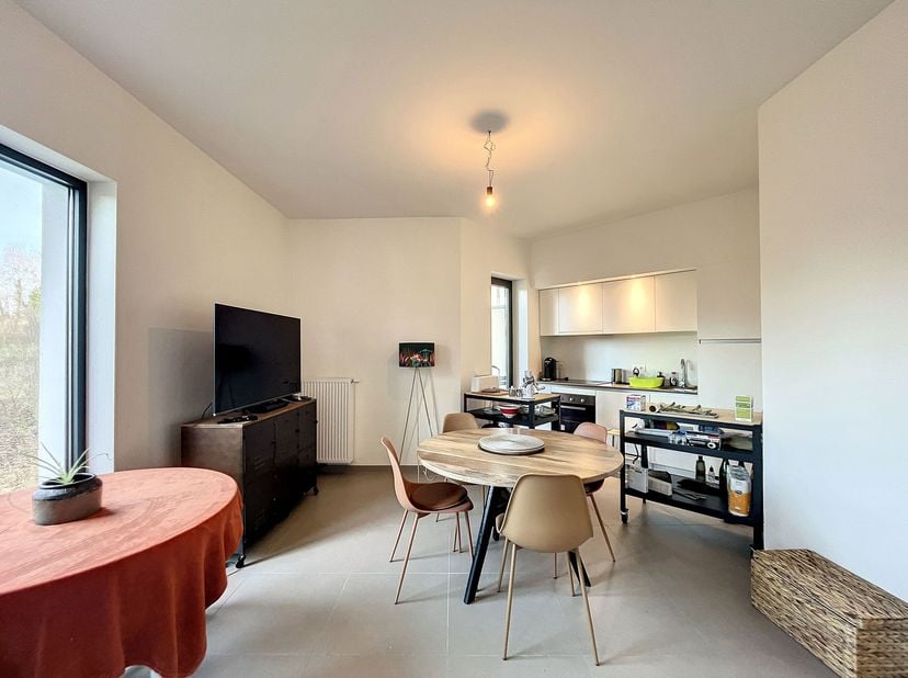 Agréable studio de 45m² situé au 3ieme étage d’un immeuble récent, bâti en 2017, La Résidence The Horizon. Il se compose comme suit: hall d&#039;entrée, WC