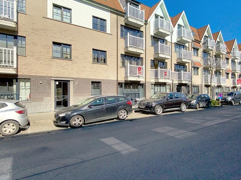 Cet intéressant appartement à vendre est situé au cur de Zeebruges dans la résidence Barcaderi. L&#039;emplacement central garantit un accès facile à l&#039;A11