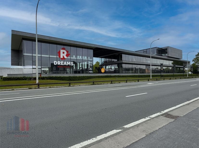 Bien professionnel à louer
                    à 8700 Tielt