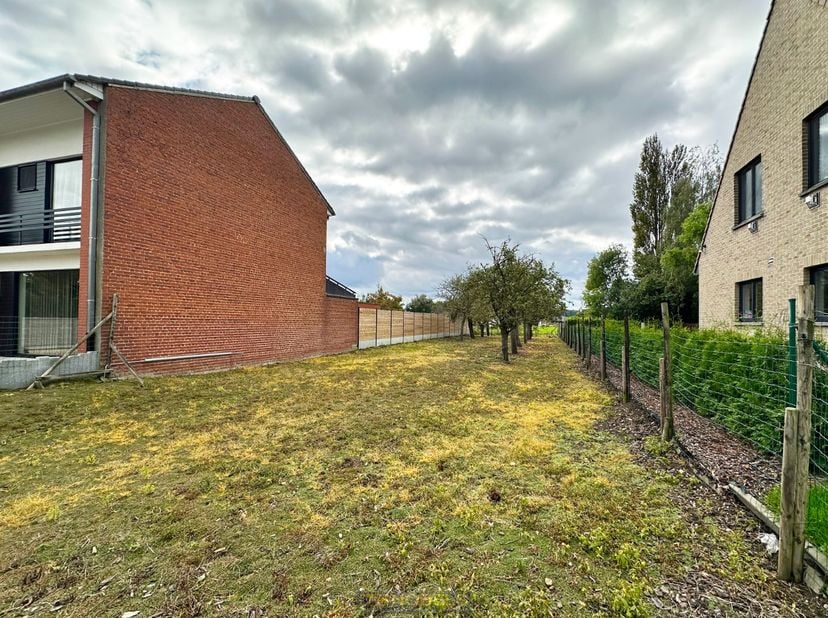 Emplacement central pour un lotissement de maisons jumelées à Audenarde (Leupegem). Vous bénéficiez d&#039;une LOCATION RANGEABLE avec des magasins, des éc