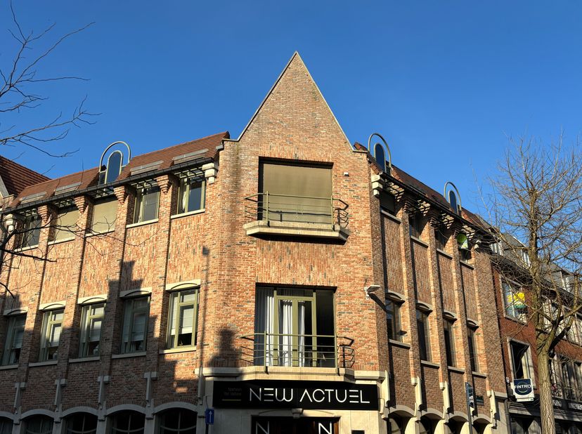 Te Huur: Ruim Appartement (145 m²) met 3 Slaapkamers  Torhout (Zicht op de Markt!)&lt;br /&gt;
Ben je op zoek naar een ruim en lichtrijk appartement met een