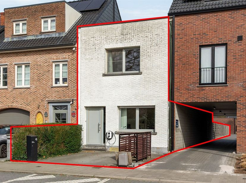 Prachtige woning (142m²) voorzien van drie slaapkamers op een perceel van 275m² op toplocatie te Hove biedt tal van mogelijkheden! &lt;br /&gt;
Ligging: Gel