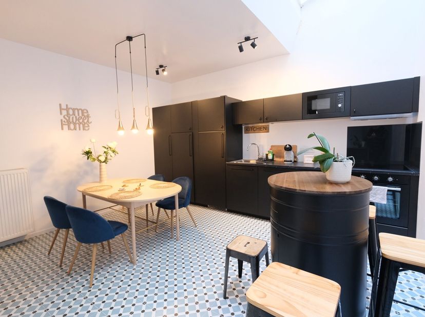 1000 BRUXELLES - REF : 6649233 - Située entre Yser et le Théâtre National, nous vous proposons cette magnifique maison unifamiliale aménagée en immeub