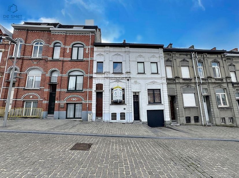Te renoveren woning met 2 slaapkamers, terras én tuin hartje Geraardsbergen&lt;br /&gt;
Bent u op zoek naar een woning waar u uw eigen stempel op kunt drukk