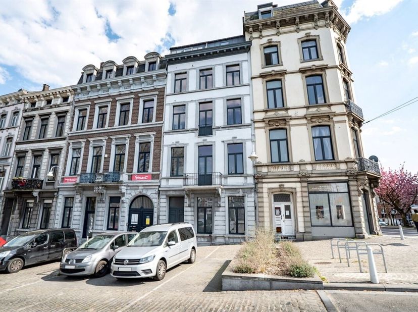 Située dans le quartier dOutremeuse, en plein coeur du centre de Liège, la résidence «Tanneurs House » est une magnifique maison de maître située à qu