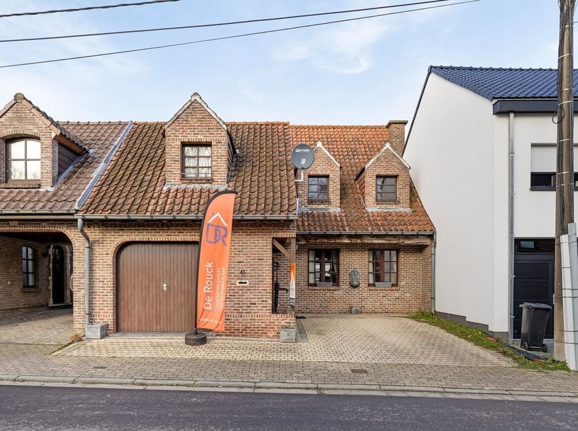 Op zoek naar een instapklare woning met 4 slaapkamers nabij het centrum van Haaltert en toch nog gelegen in het groen? Kom dan zeker deze woning ontde