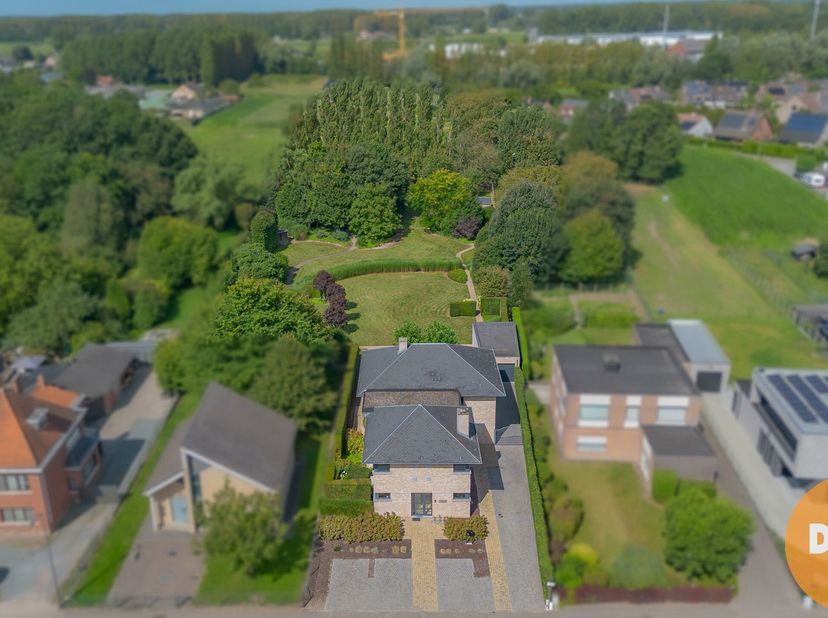 GIJZEGEM  Ruime woning met talloze mogelijkheden&lt;br /&gt;
In Gijzegem vinden we deze verrassend ruime woning terug. Met een bewoonbare oppervlakte van ma