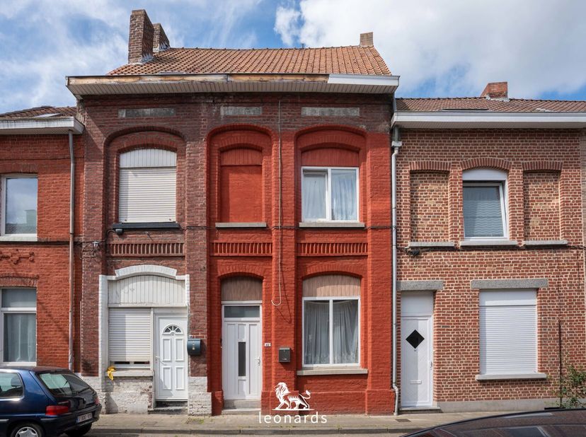 Te renoveren woning gelegen in de Schansstraat 46a te Menen, ideaal voor wie op zoek is naar een eigendom met veel potentieel en de mogelijkheid om al