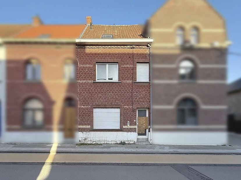 TE RENOVEREN WONING -  &lt;br /&gt;
  &lt;br /&gt;
Deze charmante woning biedt veel ruimte en mogelijkheden en is gelegen in Kortrijk.  &lt;br /&gt;
Dit renovatiepand b
