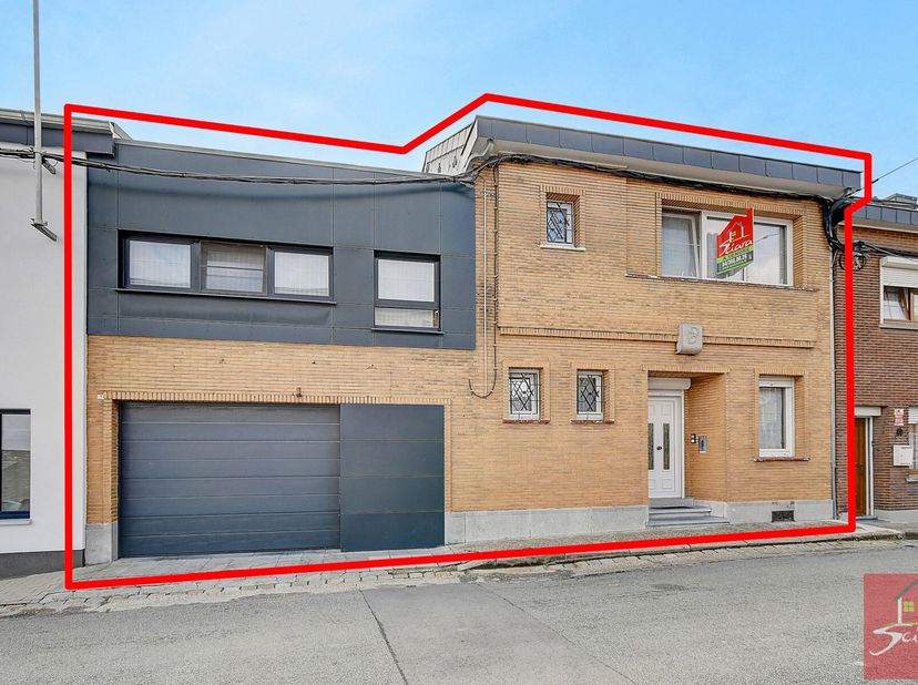 VISITE VIRTUELLE : https://my.matterport.com/show/?m=opBfXhhjThG - LImmobilière Sciara a le plaisir de vous présenter cette grande maison idéalement s
