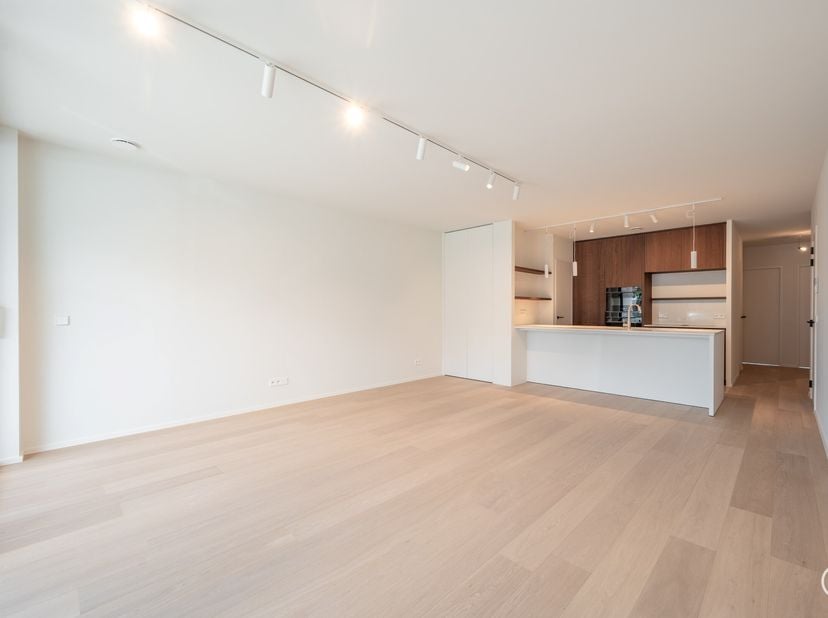 Appartement exclusif neuf avec trois chambres au cur de Knokke&lt;br /&gt;
Situé dans un emplacement de premier choix à proximité du Zegemeer et à distance