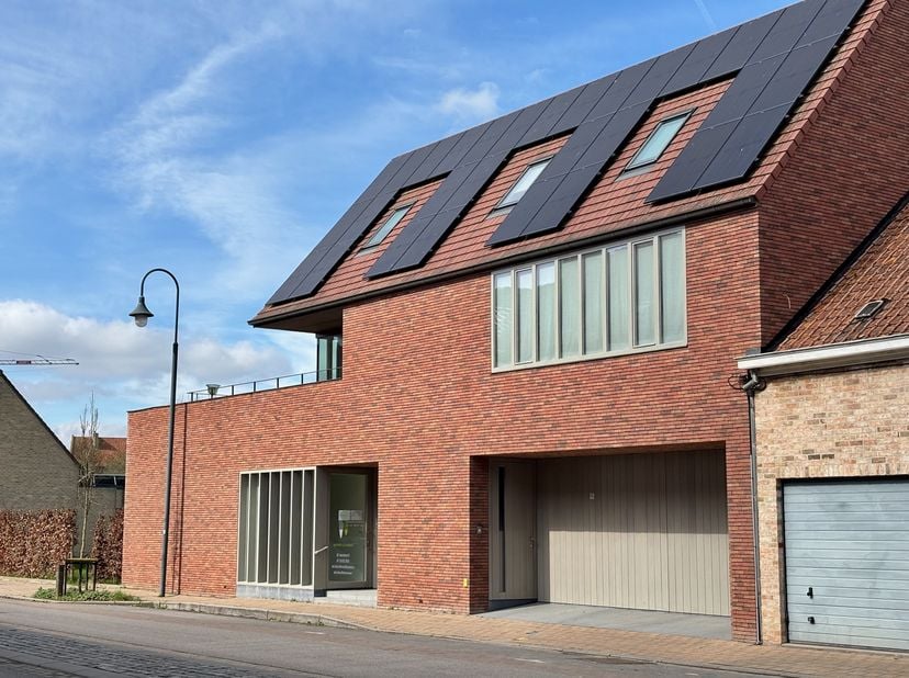 Appartement à louer
                    à 8647 Lo
