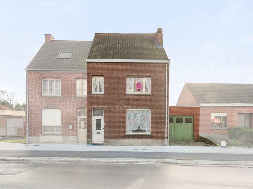 Deze te renoveren woning is gelegen vlakbij het centrum van Kortemark. De woning beschikt over een garage, een tuin en is rustig gelegen.&lt;br /&gt;
De won