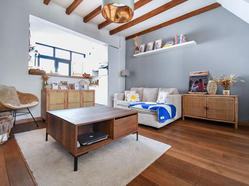 Deze gezellige rijwoning met koer bevindt zich in centrum Brugge dichtbij winkels, scholen en invalswegen.&lt;br /&gt;
De indeling is als volgt: inkom, geze