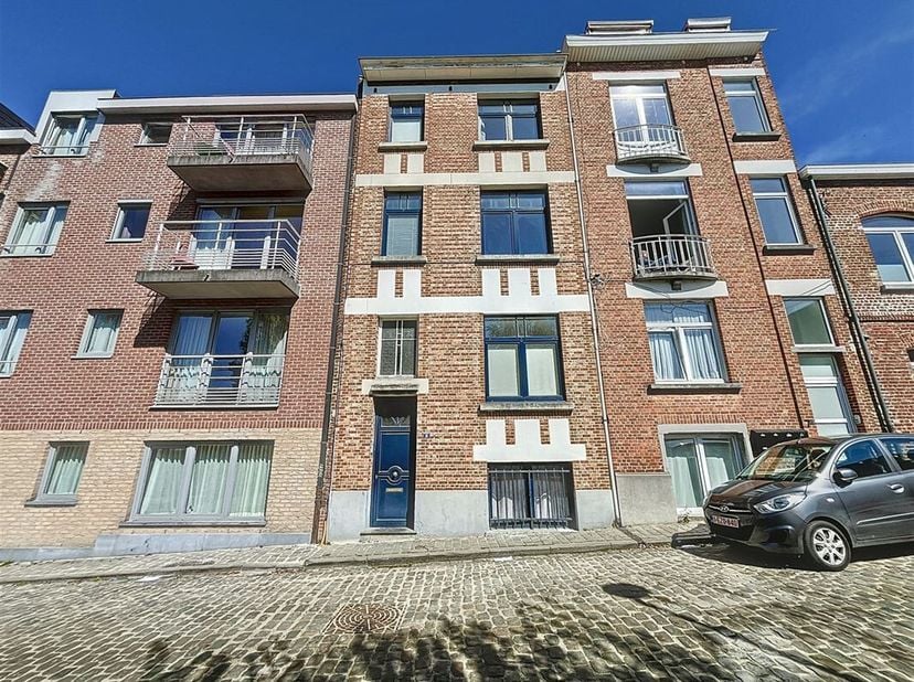 Rue Rittweger : Située dans une rue calme et résidentielle : Belle maison unifamiliale, 2 façades, avec jardin arrière. Terrain de 01a 40ca (140m²). C