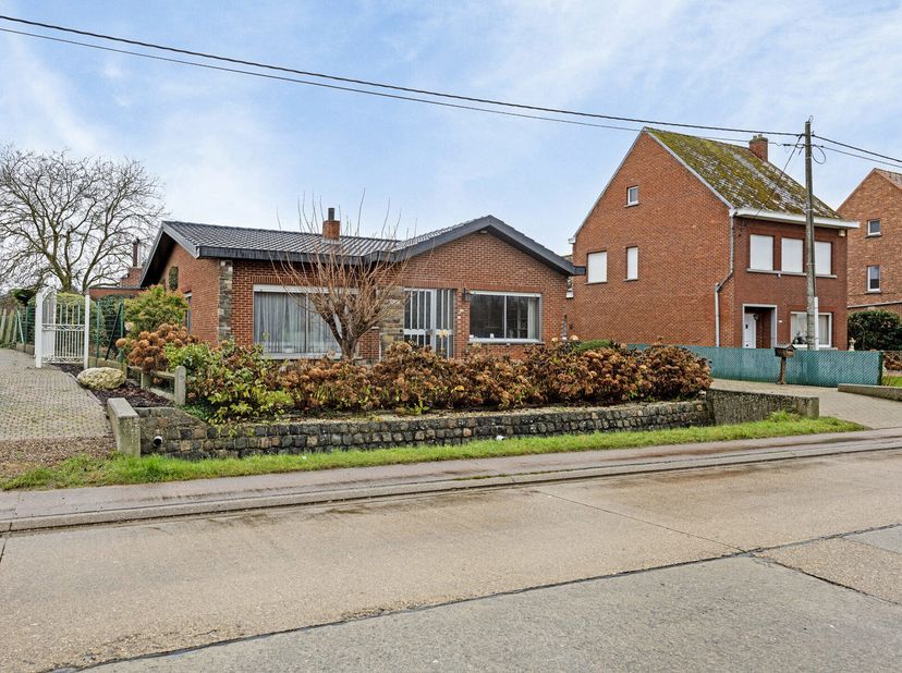 Vrijstaande bungalow in Rillaar (deelgemeente Aarschot)  Ruimte, rust en veel potentieel&lt;br /&gt;
Deze charmante vrijstaande bungalow, gelegen in Rillaar