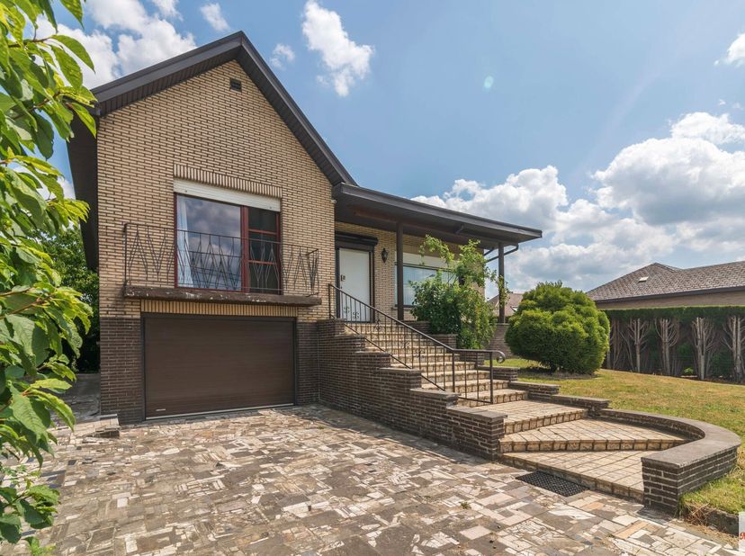 Splitlevelwoning met prachtig uitzicht en veel potentieel in het groen van Vlaams-Brabant - KIJKDAG DO 03/07 (OP AFSPRAAK)&lt;br /&gt;
In een rustige straat
