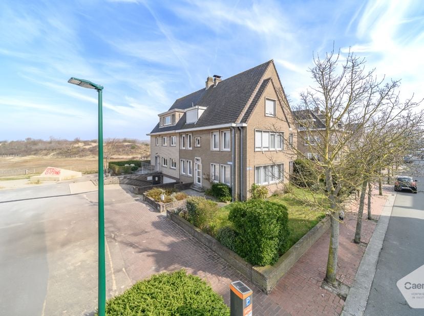 Emplacement :&lt;br /&gt;
Environnement calme et verdoyant avec vue imprenable sur la réserve&lt;br /&gt;
À distance de marche du centre et proche de toutes les c