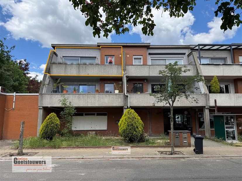 Ruim appartement met 2 slaapkamers, 2 terrassen en garagebox gelegen in een rustige woonwijk nabij het centrum van Hoevenen, winkels, scholen en openb