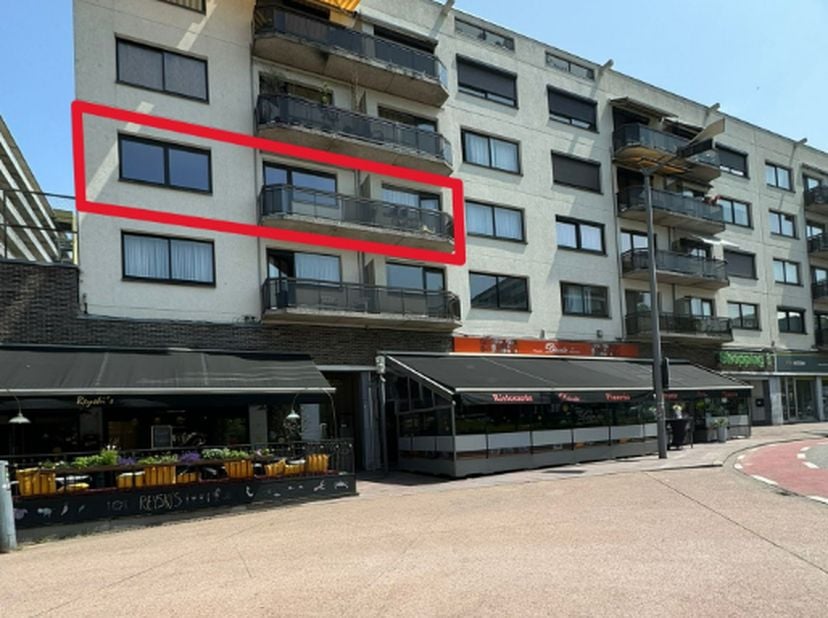 Mooi afgewerkt en instapklaar appartement gelegen op de tweede verdieping aan de Centrumlaan 34, in Genk-centrum.&lt;br /&gt;
&lt;br /&gt;
Indeling:&lt;br /&gt;
- gemee
