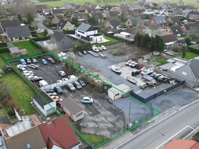 Situation exceptionnelle pour ce terrain à bâtir avec +/- 17 m de front à rue en plein coeur de Luingne. &lt;br /&gt;
D&#039;une surface de 1107 m2, en pleine zo