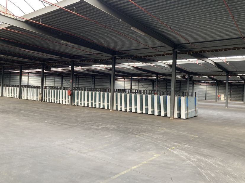 Ce récent entrepôt à louer fait partie d&#039;une ancienne usine de meubles et bénéficie d&#039;un emplacement stratégique près du Zuiderring et à 10 minutes en