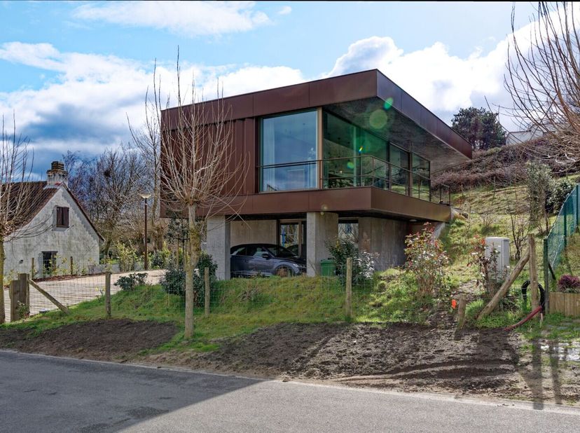 Aan Ter Yde natuurgebied op 400M van de zee, moderne villa (OYO) van bouwjaar 2023, met zuidgerichte living met grote terrassen, hypermoderne keuken,