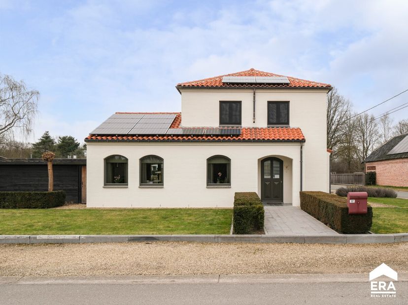 [[ DIT PAND NEEMT DEEL AAN DE ERA OPEN HUIZEN DAG OP 15/3 VAN 9:30 TOT 10:30 ]] Prachtige woning met kapsalon in groene omgeving te Eksel. Deze woning
