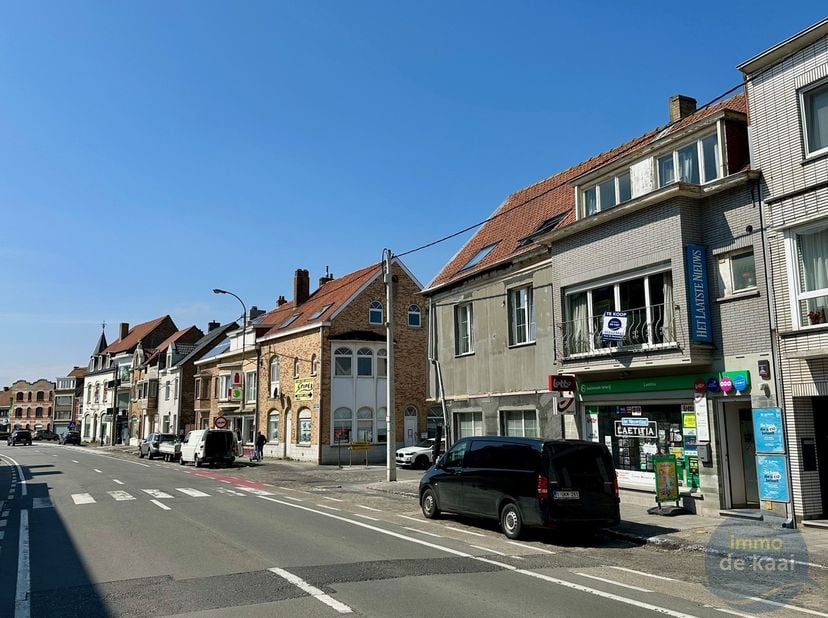 Woning met handelszaak - te renoveren - 300m²&lt;br /&gt;
Bent u op zoek naar een uniek renovatieproject met commerciële mogelijkheden? &lt;br /&gt;
Ontdek dit pa