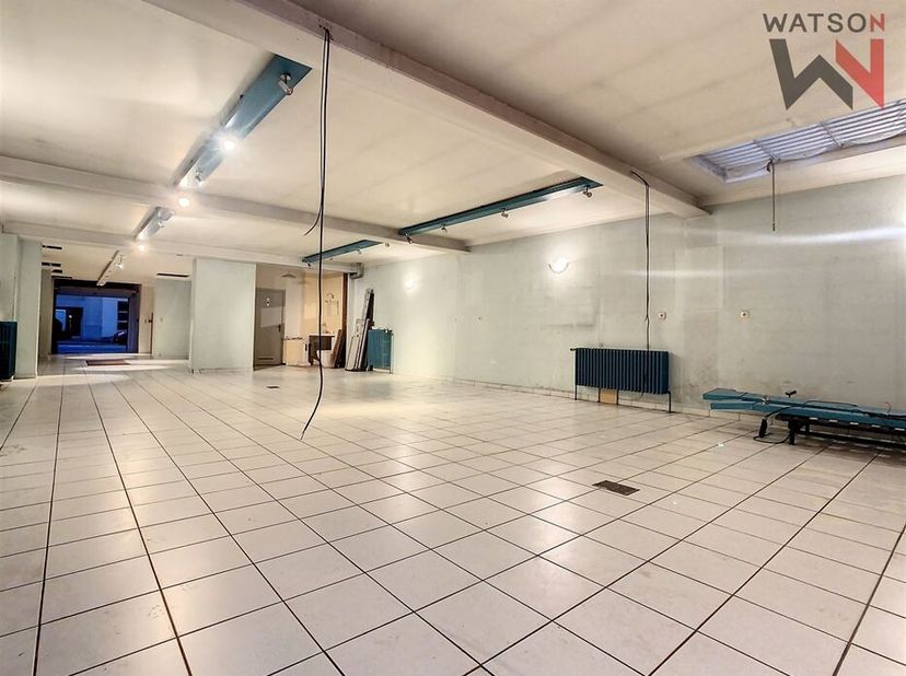 Situé Rue Rasson à Schaerbeek, Watson Immobilier vous propose cet espace de 120m² pour du stockage de matériel ou comme garage. Pas de commerces ou ac