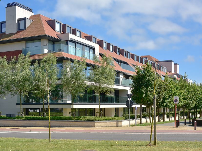 Uitzonderlijk appartement in de befaamde residentie &amp; hotel in La Rive - La Réserve, met uitzicht op het Zegemeer.&lt;br /&gt;
Dit uitzonderlijke appartemen