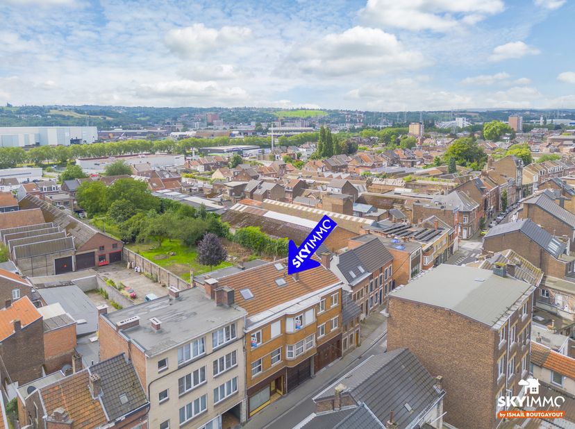 L&#039;agence  SKYIMMO vous propose ce magnifique appartement remis à neuf, idéalement situé à HERSTAL.&lt;br /&gt;
Il est situé au 2ème étage d&#039;une petite résid
