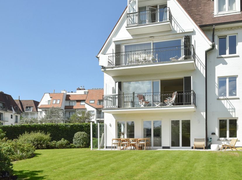Rez de jardin avec jardin ensoleillé dans une résidence de villas dans le Zoute, près du Wandeldijk et du Zwin.&lt;br /&gt;
Composition: hall d&#039;entrée avec