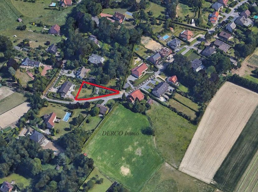 * op slechts 3 minuutjes van oprit E40 en Research Park HAASRODE&lt;br /&gt;
* LEUVEN op 8 min. (Imec, UZ Gasthuisberg, KUL, ... )&lt;br /&gt;
* Meerdaalbos en He