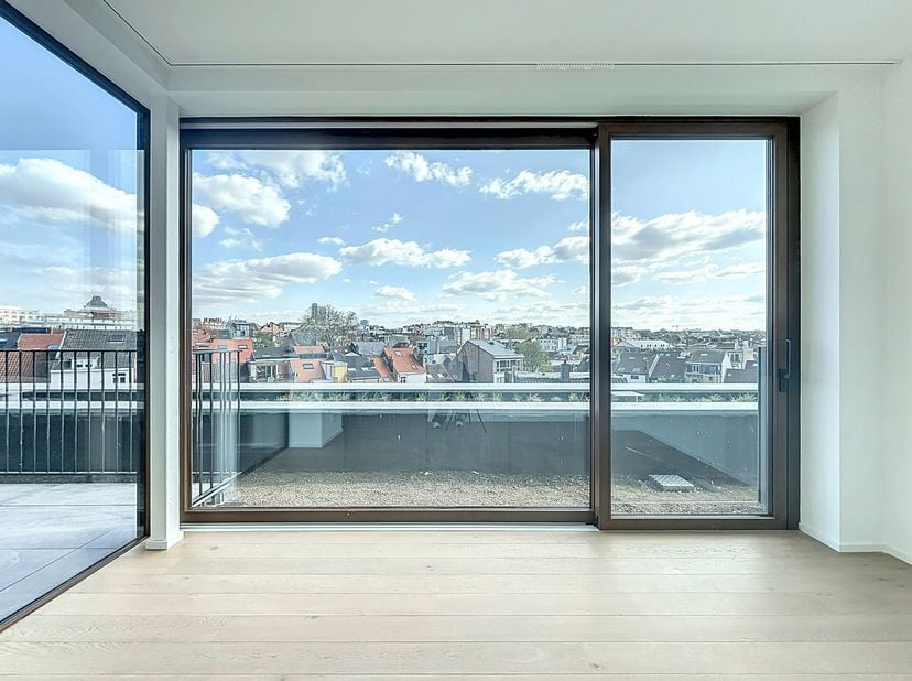 Wijk Place Stéphanie: Op een steenworp van de Louizalaan, gloednieuwe appartement van 155 m² bevindt zich op de 6e verdieping en is beschikbaar voor e