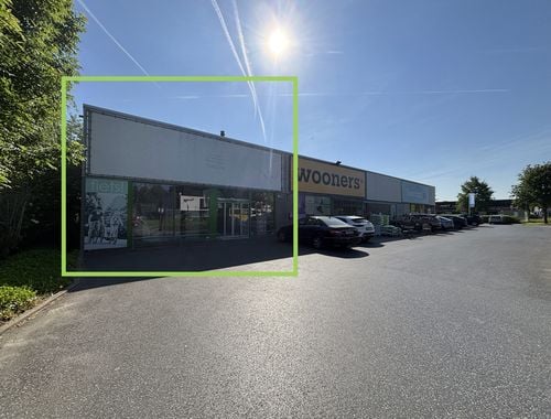                                         Handelszaak te huur in Lochristi, € 5.066
