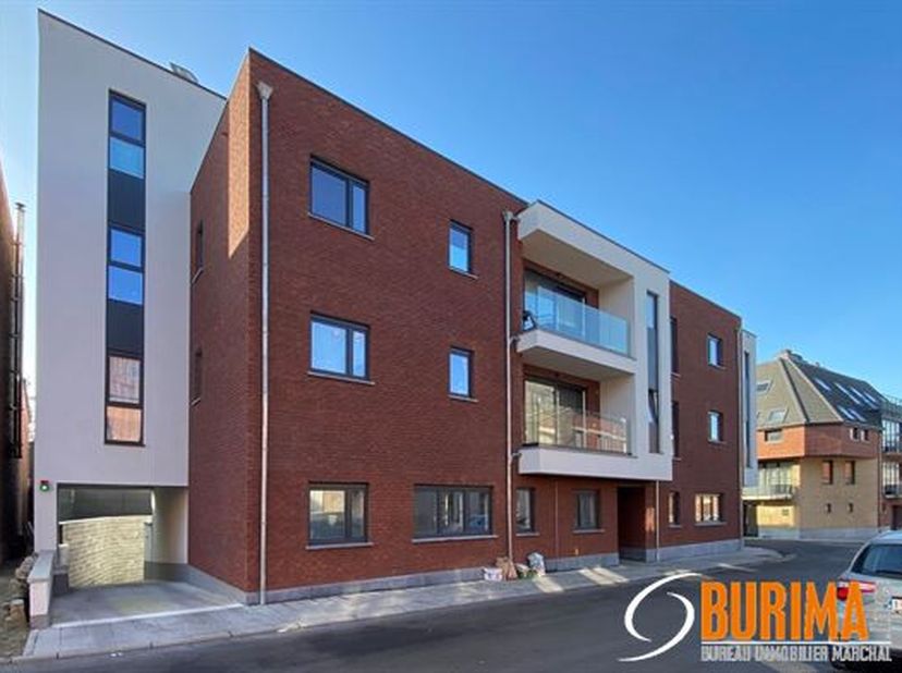 Flat 2022 : (75 m² PEB B 104 kWh/m²/an) Een slaapkamer, woonkamer met ingerichte keuken, badkamer, WC en met een overdekte privé parkeerplaats in een