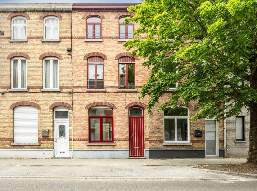 Op zoek naar een ruime woning op een strategische ligging in centrum Kortrijk met 3 ruime slaapkamers en tuin?&lt;br /&gt;
Deze woning omvat een zeer ruime
