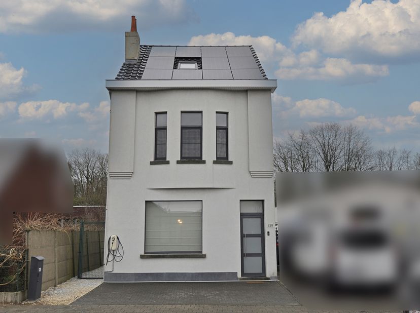 Prachtig gerenoveerde woning in Destelbergen – instapklaar en energiezuinig&lt;br /&gt;
&lt;br /&gt;
Deze charmante woning werd in 2019 volledig en met oog voor d