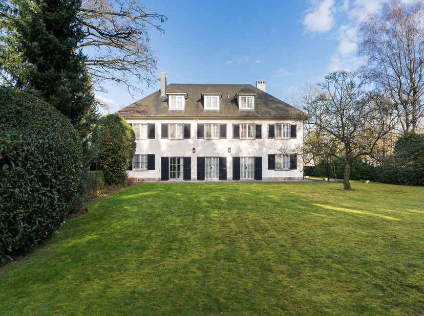 KRAAINEM, quartier Baron d&#039;Huart, MAGNIFIQUE villa très bien entretenue d&#039;une superficie habitable de +/-513m² (683m² construits) sur un terrain de 17
