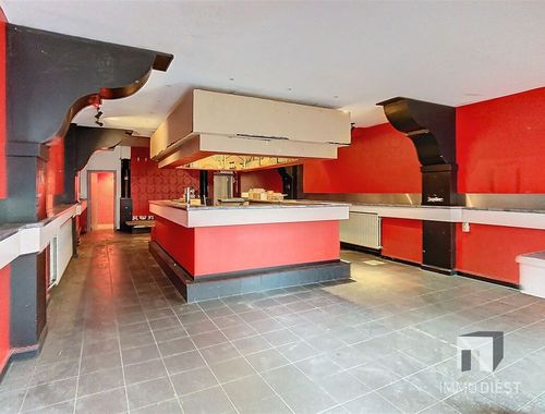                                         Bâtiment commercial à vendre à Leopoldsburg, € 179.000
