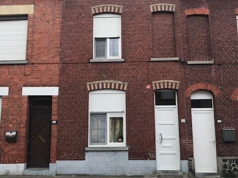 Menin : Maison prête à être emménagée avec 4 chambres à coucher et jardin de villeaménagementAu rez-de-chaussée se trouvent les espaces suivants : hal