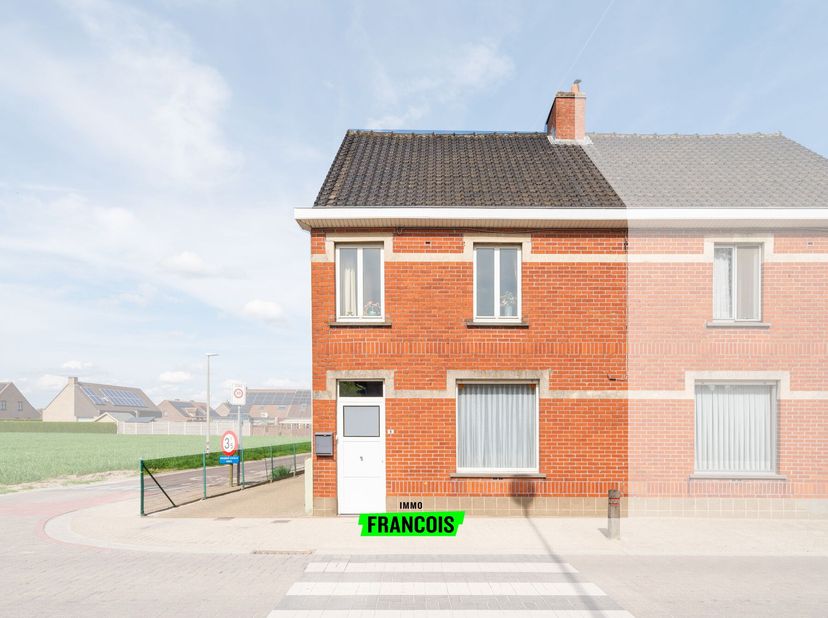 Située dans le charmant et verdoyant Moortsele, une commune paisible d&#039;Oosterzele. Ici, vous vivez dans un quartier agréable avec des liaisons faciles